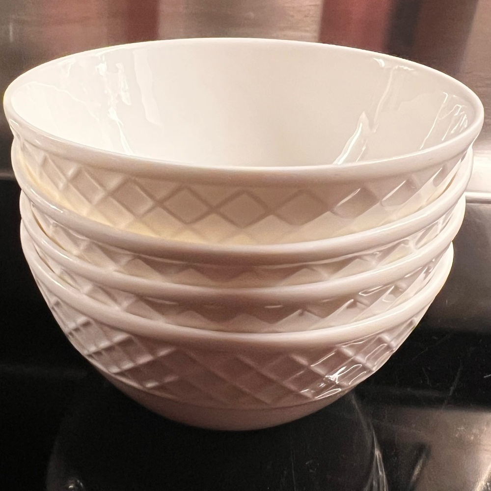 Mikasa TRELLIS Fruit Nut Dessert Sauce Berry Bowl  4.25” Bone China White dish 5
